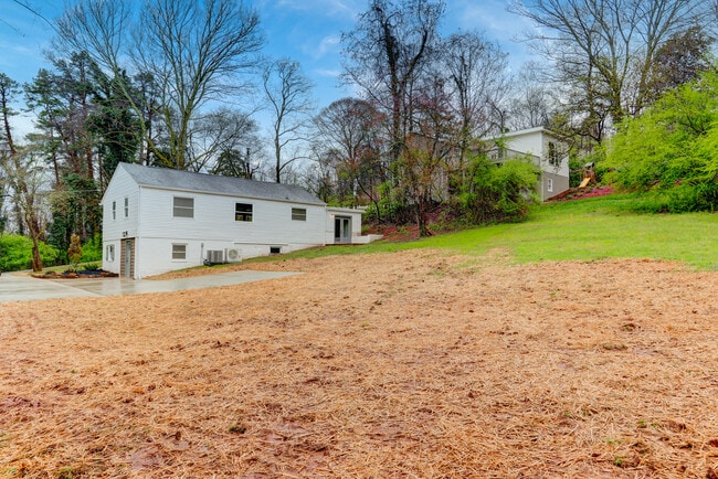 Photo - 1546 Whitower Dr SW