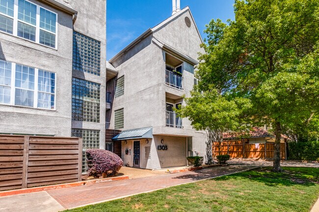 Building Photo - 4303 Buena Vista St Unit 301 Rental