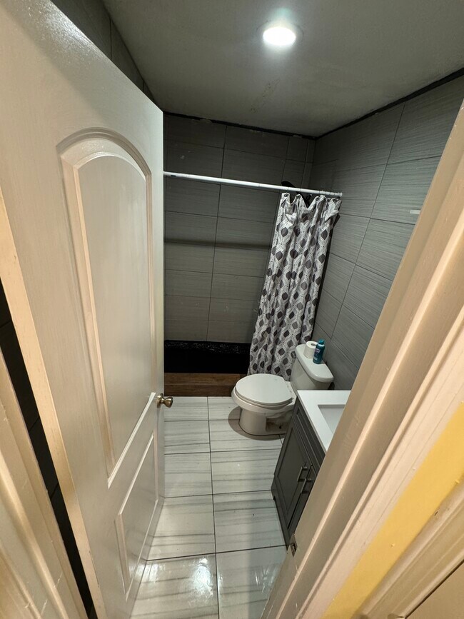 Photo - 1863 Nekoma Ct Unidad B