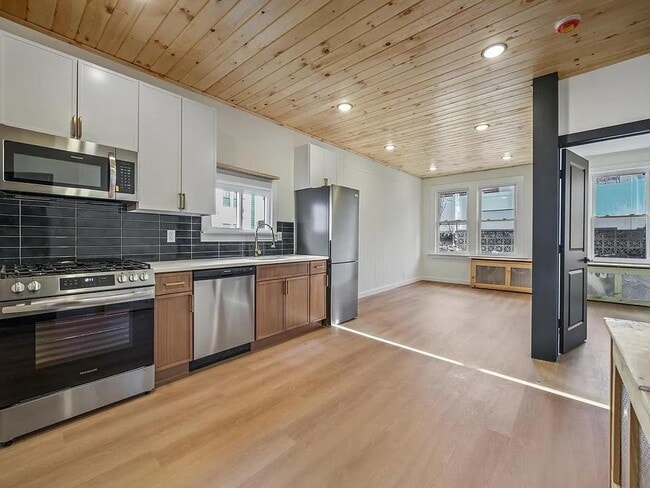 Photo - 370 Liberty Ave