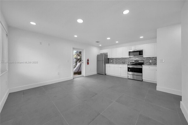 Building Photo - 3737 NW 20th Ave Unit 3737 Rental
