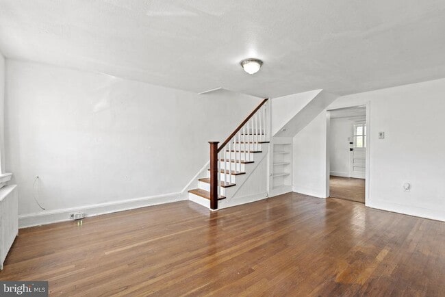 Building Photo - 9 Royal St SW Rental