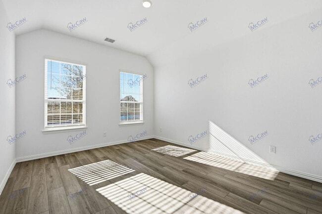 Photo - 239 Golden Run Dr