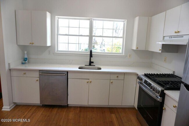 Photo - 102 Cranbrook Ct