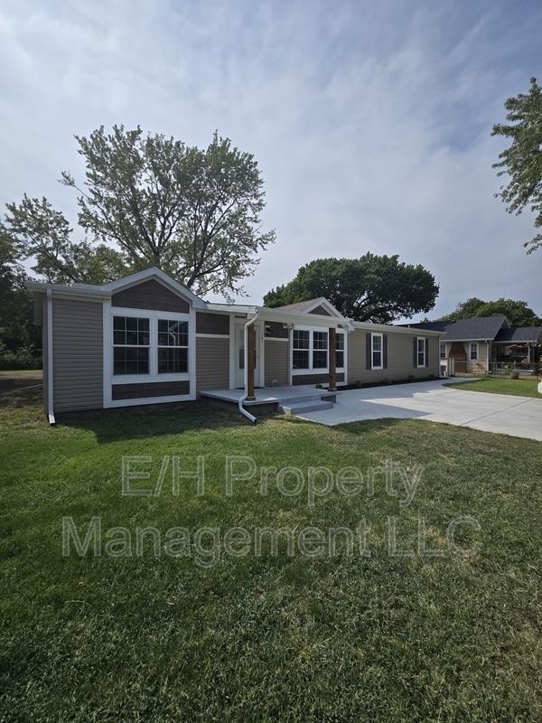 501 S Edwards Ave