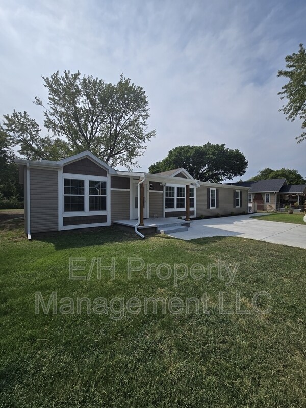 Photo - 501 S Edwards Ave