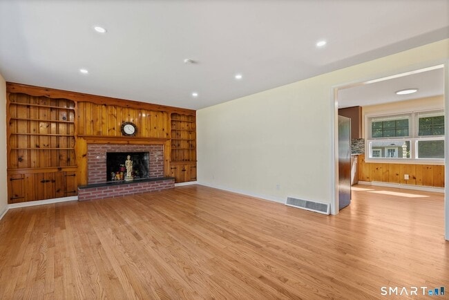 67 Hicock Dr