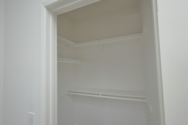 1335 N La Brea Ave