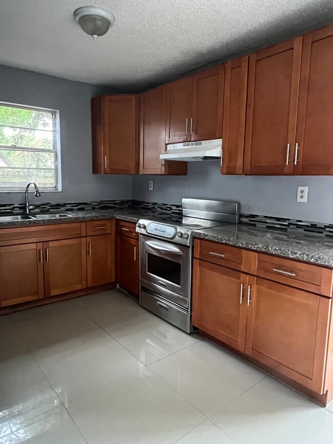 Photo - 147 NE 168th St