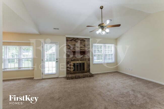 2511 Dalston Ln