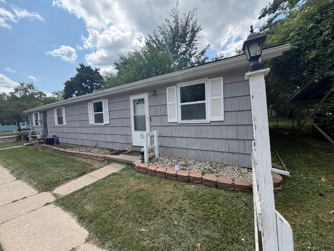Building Photo - 2118 Ferrol St Unit 2118