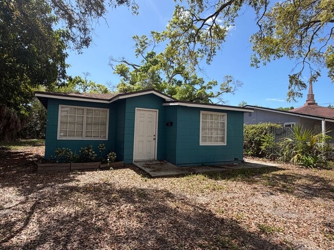 Building Photo - Welcome to St. Petersburg!!!