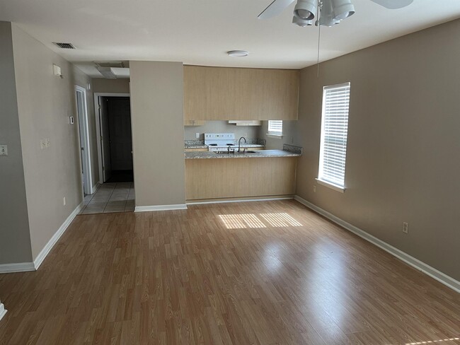 Photo - 2719 W Tharpe St