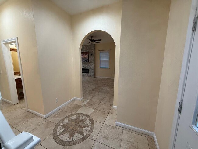 Photo - 975 State Hwy 95