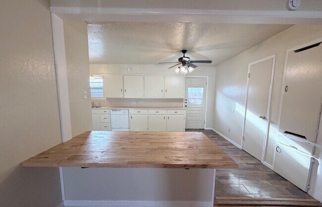Photo - 2113 S Loop 289