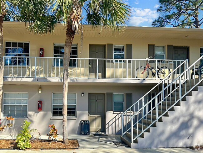 Building Photo - Comfortable 1BR Condo in Small, Quiet Comm...