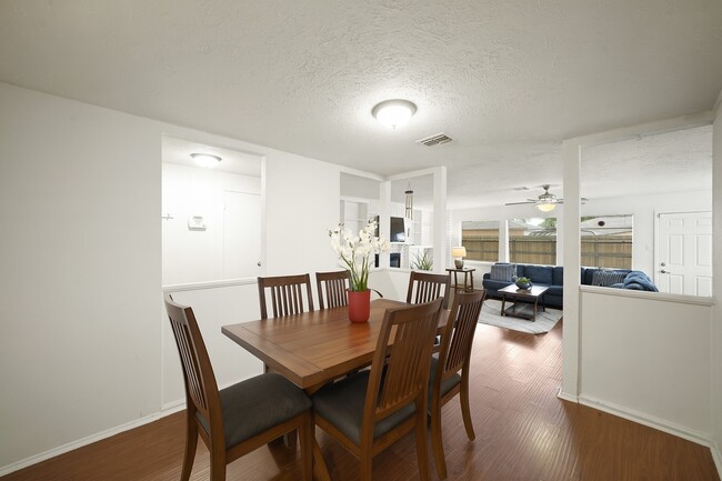 Photo - 411 Pickford Dr