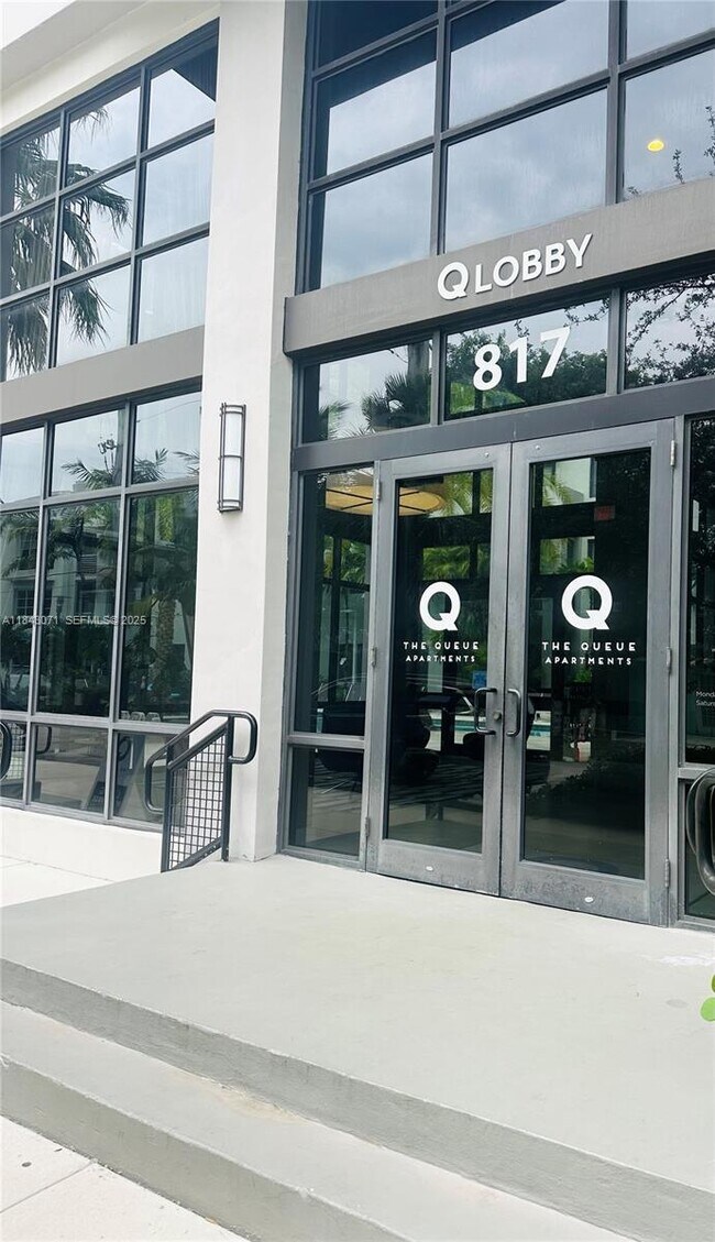 Building Photo - 817 SE 2nd Ave Unit 417