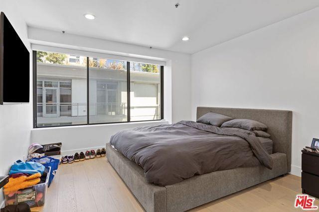 Building Photo - 10724 Wilshire Blvd Unit 503