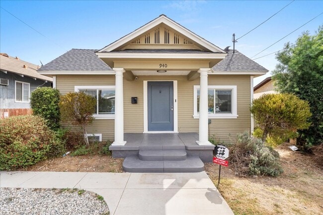Building Photo - Charming 3-Bedroom Craftsman with Modern U...