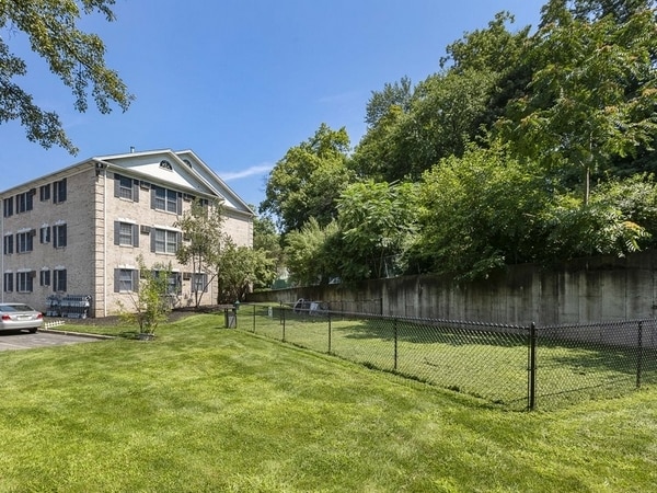 Photo - Stanford Court Apartments