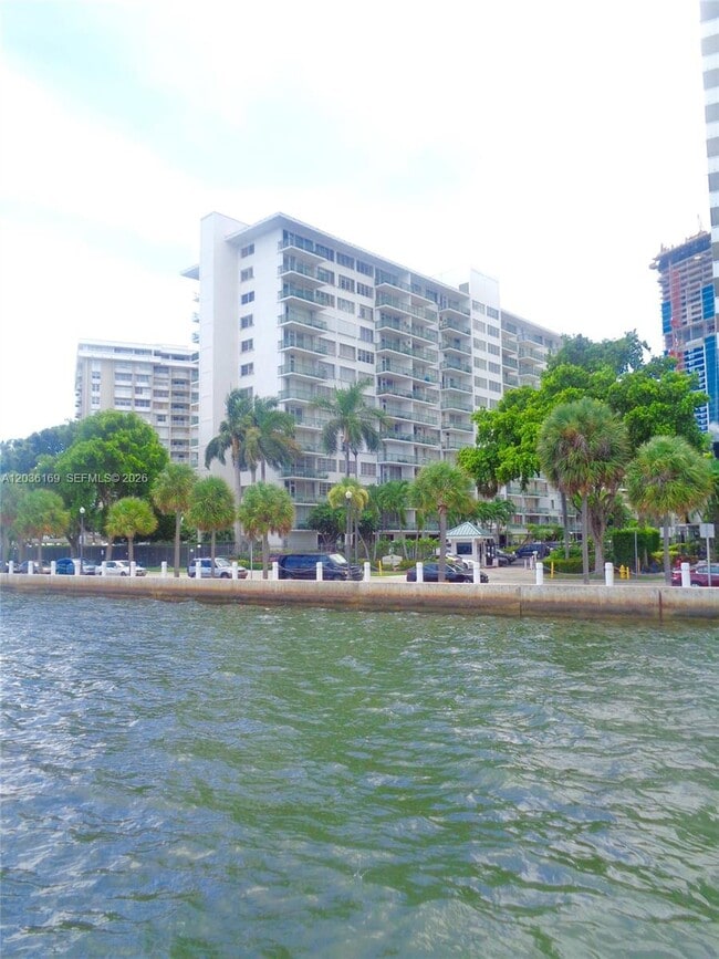 Building Photo - 1408 Brickell Bay Dr Unit 613