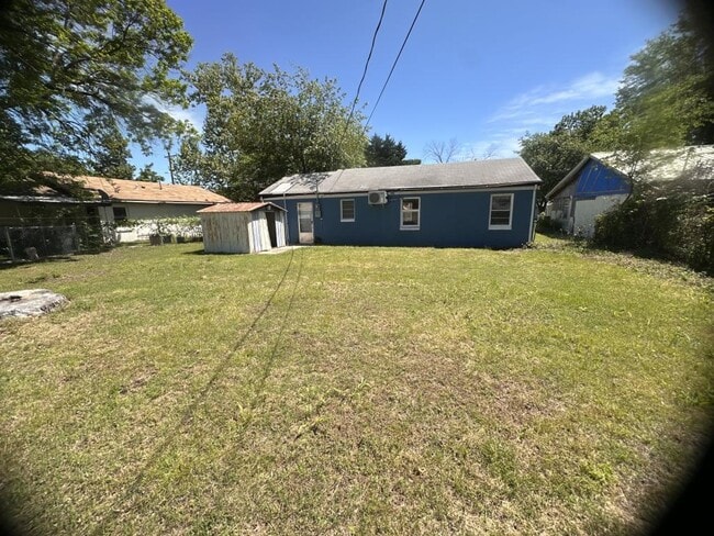 Photo - 2233 A St NE