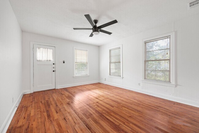 Photo - Cute two Bedroom Home in The Heart of Aust...