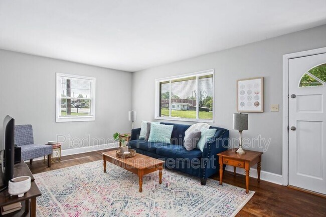 Photo - 208 Oakhurst St