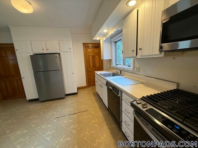 80 Curtis St