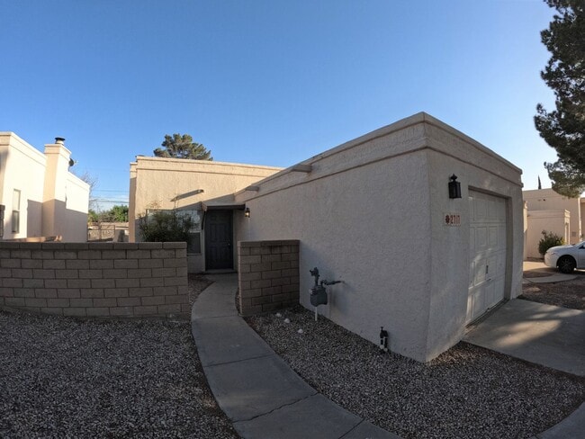Photo - 2717 Fairway Dr