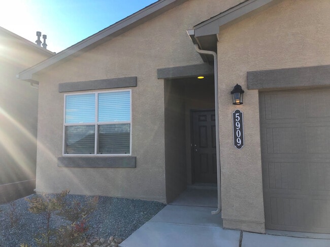 Photo - Spacious 4 bedroom Rio Rancho home in Enchanted Hills! Refrigerated air. Right off 550