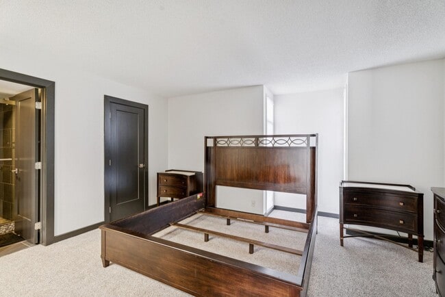 410 W 7th St