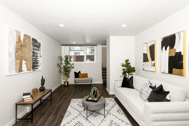 Photo - Molson Gardens