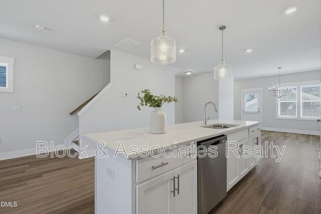 Photo - 682 Vine Pkwy