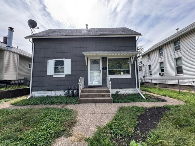 Building Photo - HM 1020 18th Ave A Unit #1