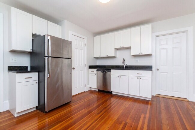 Photo - 755 Somerville Ave Unidad 2