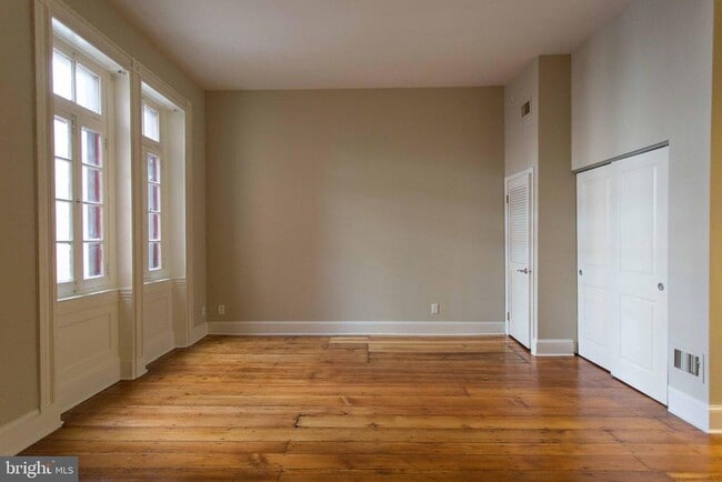 Building Photo - 727 Spruce St Unit 1B