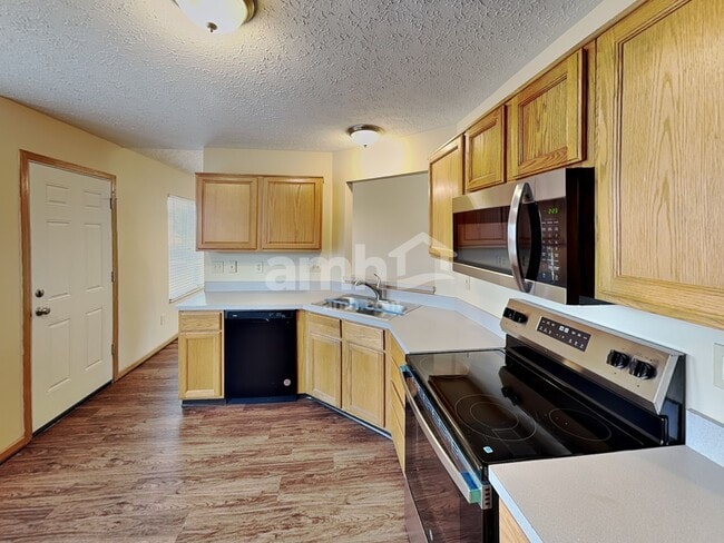 Photo - 6774 Laburnum Dr