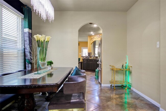 Photo - 1242 S Maple Dr