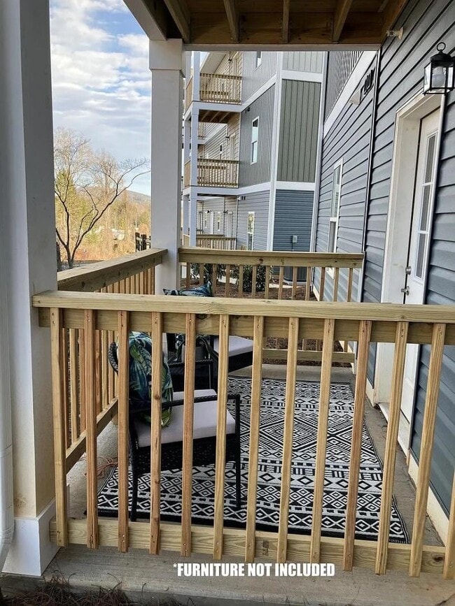 Photo - 111 Maple Grove Ln