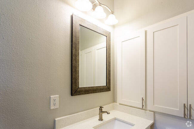 1 BR, 1 BA 515 SF