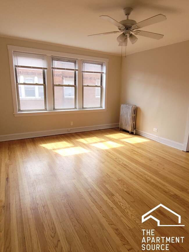 Building Photo - 2350 W Touhy Ave Unit 2J Rental