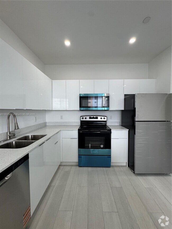 Building Photo - 909 E 24th St Unit 204 Rental