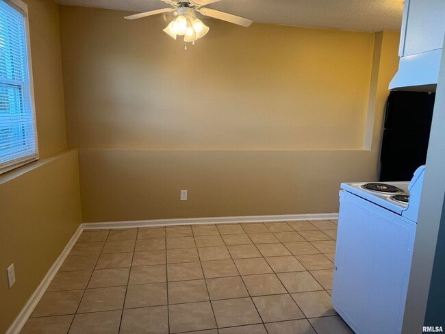 Photo - 415 W Cedar Ln Dr