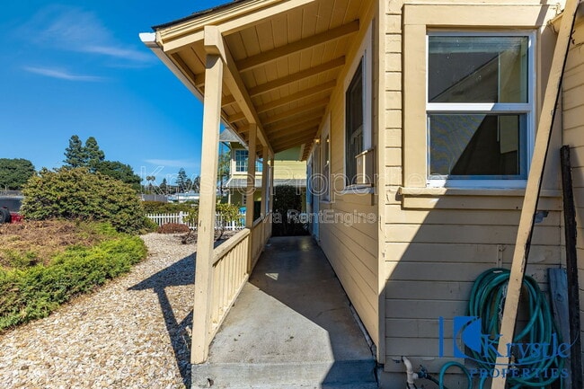 Photo - 1035 Virginia St