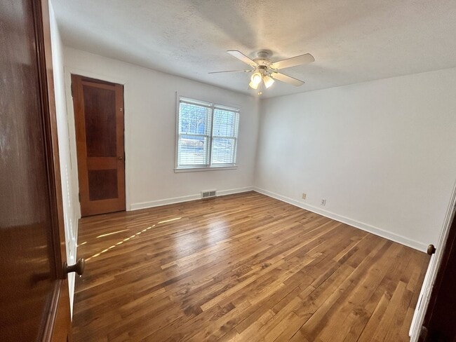 Photo - 1932 S 62nd St