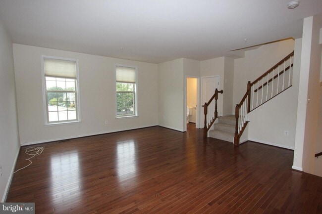 Photo - 325 Hersden Ln