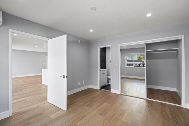 Photo - Alfred Atlas by Wiseman