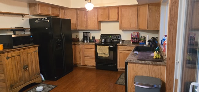 Photo - 138 Willow Pl S